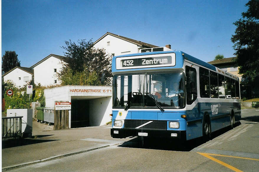 (061'622) - VBRF Regensdorf - Nr. 34/ZH 321'995 - Volvo/Hess am 19. Juli 2003 beim Bahnhof Regensdorf