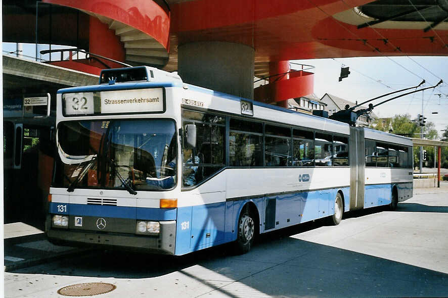 (061'807) - VBZ Zrich - Nr. 131 - Mercedes Gelenktrolleybus am 19. Juli 2003 in Zrich, Bucheggplatz