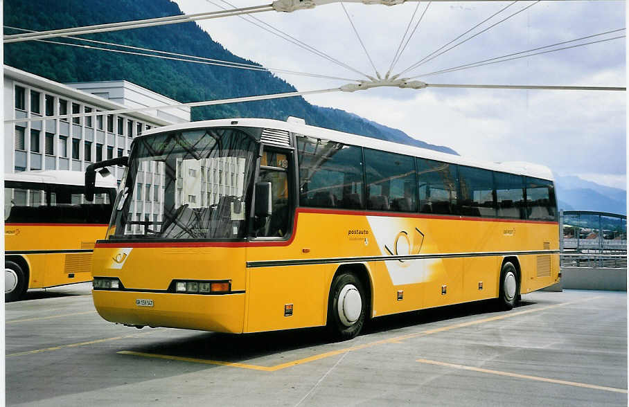 (062'203) - PostAuto Graubnden - GR 159'347 - Neoplan (ex P 25'139) am 29. Juli 2003 in Chur, Postautostation