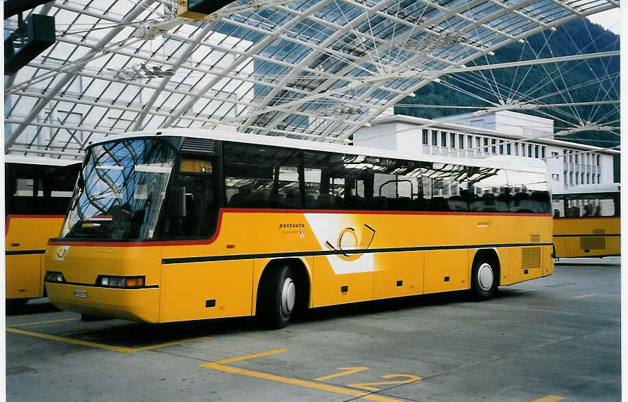 (062'214) - PostAuto Graubnden - GR 102'377 - Neoplan (ex P 25'118) am 29. Juli 2003 in Chur, Postautostation