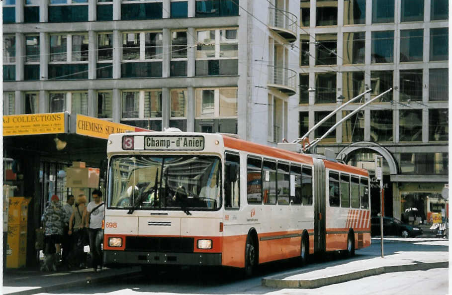 (062'509) - TPG Genve - Nr. 698 - NAW/Hess Gelenktrolleybus am 4. August 2003 in Genve, Bel-Air