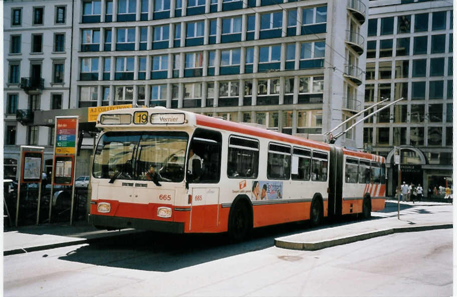 (062'520) - TPG Genve - Nr. 665 - Saurer/Hess Gelenktrolleybus am 4. August 2003 in Genve, Bel-Air