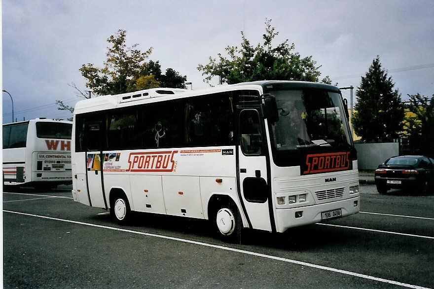 (063'401) - Aus Tschechien: Sportbus, Usti - 1U6 0456 - MAN/Isuzu am 10. September 2003 in Thun, Seestrasse