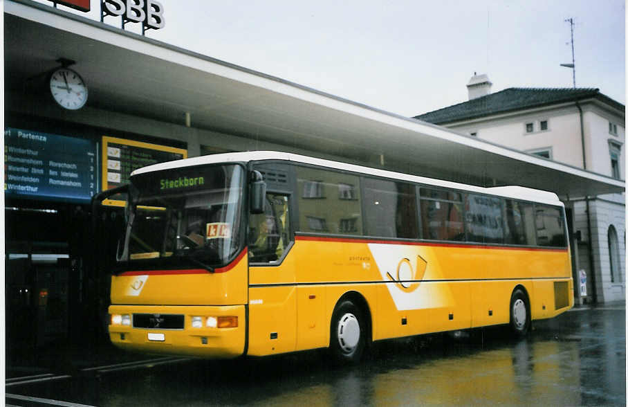 (063'706) - PostAuto Thurgau-Schaffhausen - Nr. 17/TG 158'217 - MAN (ex P 25'616) am 9. Oktober 2003 beim Bahnhof Frauenfeld