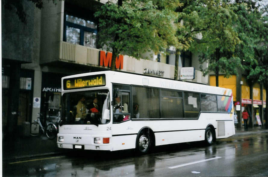 (063'720) - BOS Wil - Nr. 24/SG 244'566 - MAN/Lauber (ex AWL Littenheid) am 9. Oktober 2003 beim Bahnhof Wil