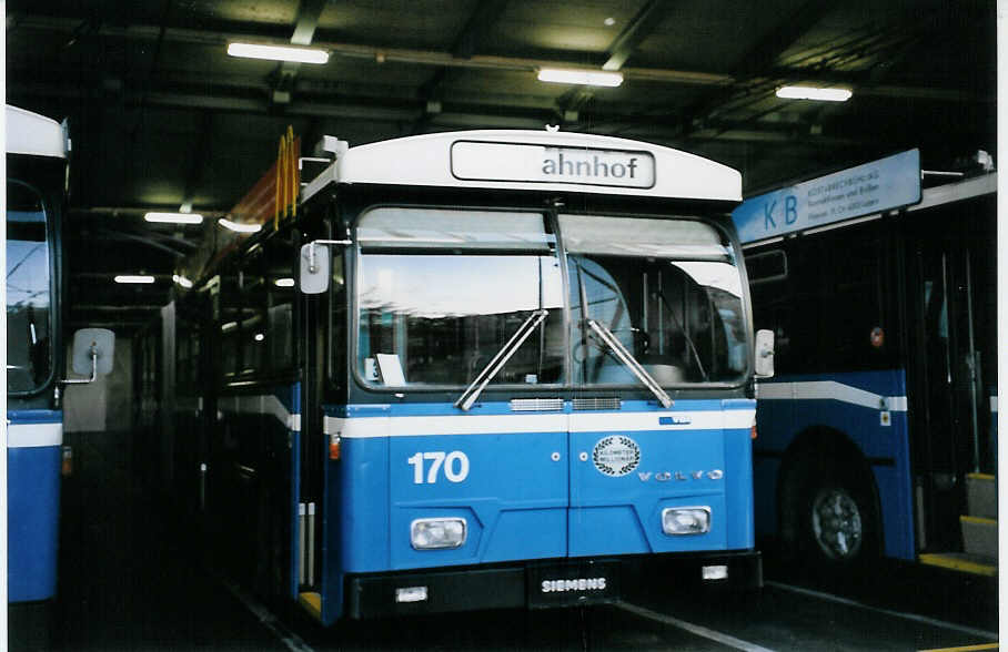 (064'029) - VBL Luzern - Nr. 170 - Volvo/Hess Gelenktrolleybus am 11. Oktober 2003 in Luzern, Depot