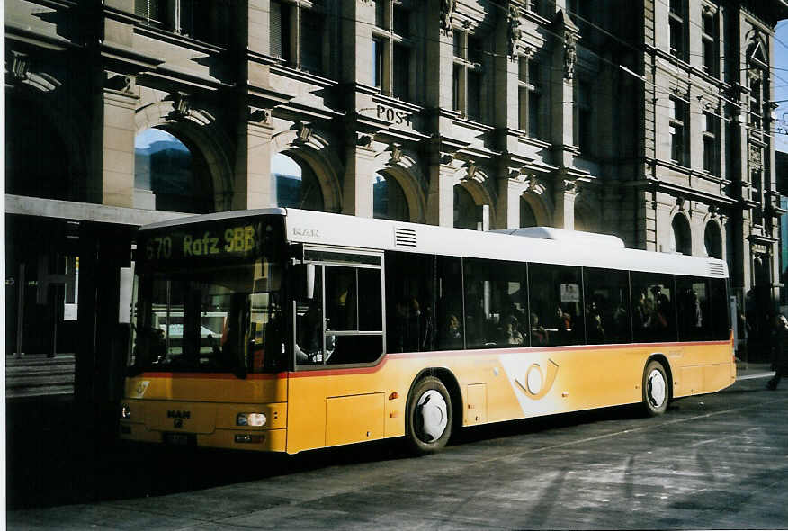 (064'127) - Moser, Flaach - Nr. 3/ZH 51'394 - MAN am 15. Oktober 2003 beim Hauptbahnhof Winterthur