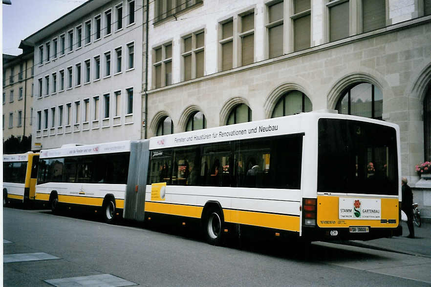 (064'226) - VBSH Schaffhausen - Nr. 8/SH 38'008 - Volvo/Hess am 18. Oktober 2003 beim Bahnhof Schaffhausen