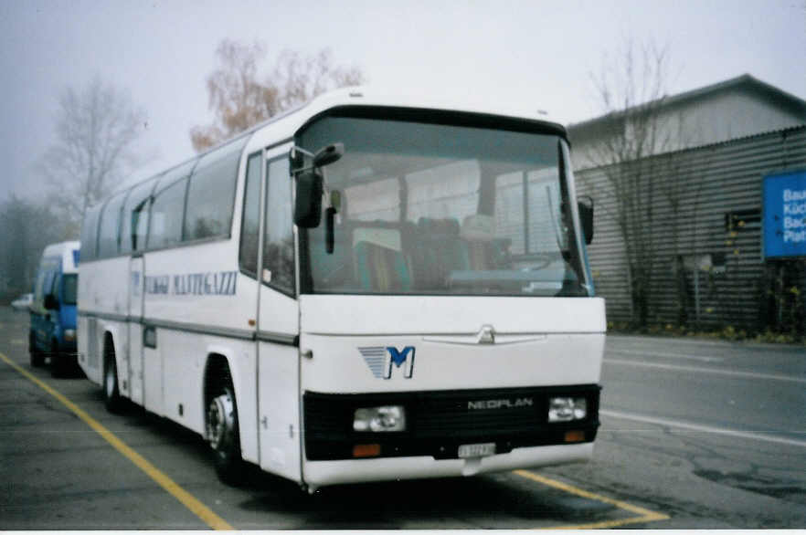 (064'417) - Mantegazzi, Arogno - TI 122'930 - Neoplan am 22. November 2003 in Biel, Kongresshaus