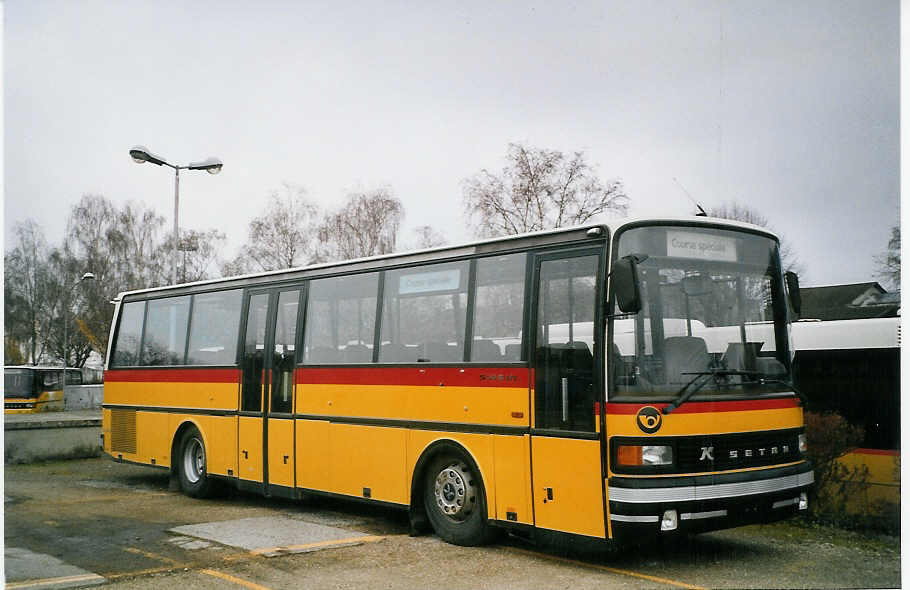 (064'532) - PTT-Regie - P 25'085 - Setra am 29. November 2003 in Yverdon, Garage