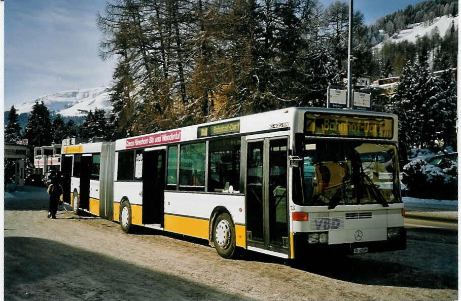 (065'024) - VBD Davos - Nr. 13/GR 62'505 - Mercedes am 1. Januar 2004 beim Bahnhof Davos-Dorf