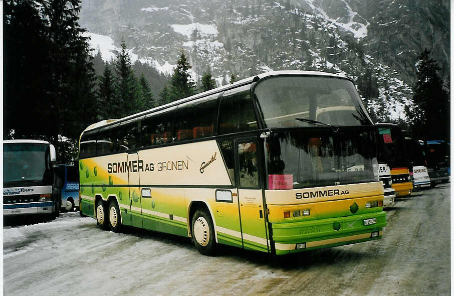 (065'318) - Sommer, Grnen - BE 153'590 - Neoplan am 7. Februar 2004 in Adelboden, Unter dem Birg