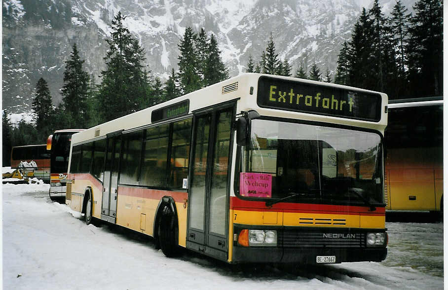 (065'321) - Engeloch, Riggisberg - Nr. 7/BE 27'667 - Neoplan (ex Nr. 8; ex P 29'992) am 7. Februar 2004 in Adelboden, Unter dem Birg