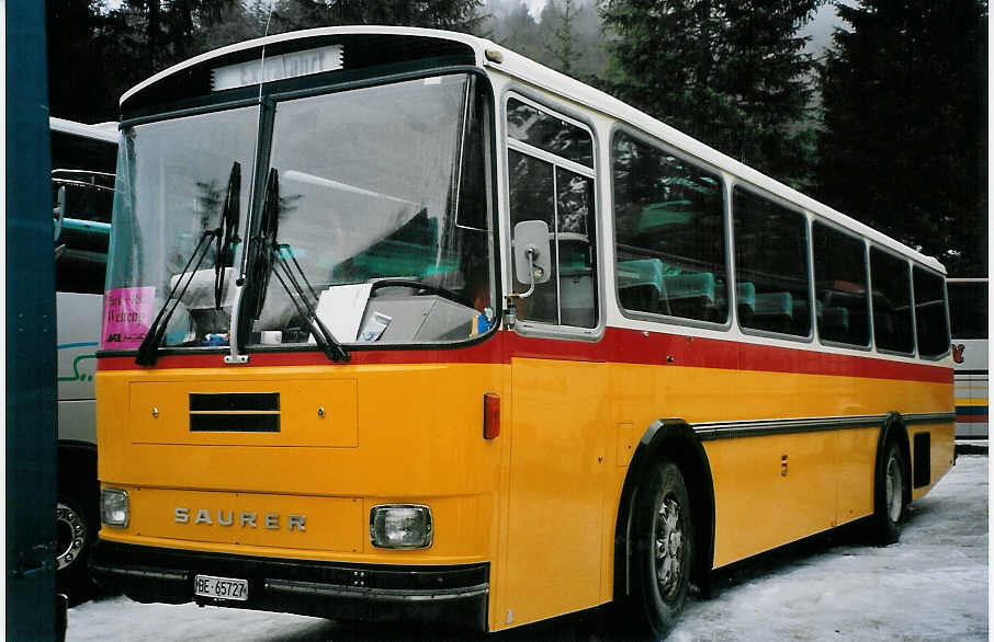 (065'401) - Selfors, Meiringen - BE 65'727 - Saurer/Tscher (ex P 24'236) am 7. Februar 2004 in Adelboden, Unter dem Birg