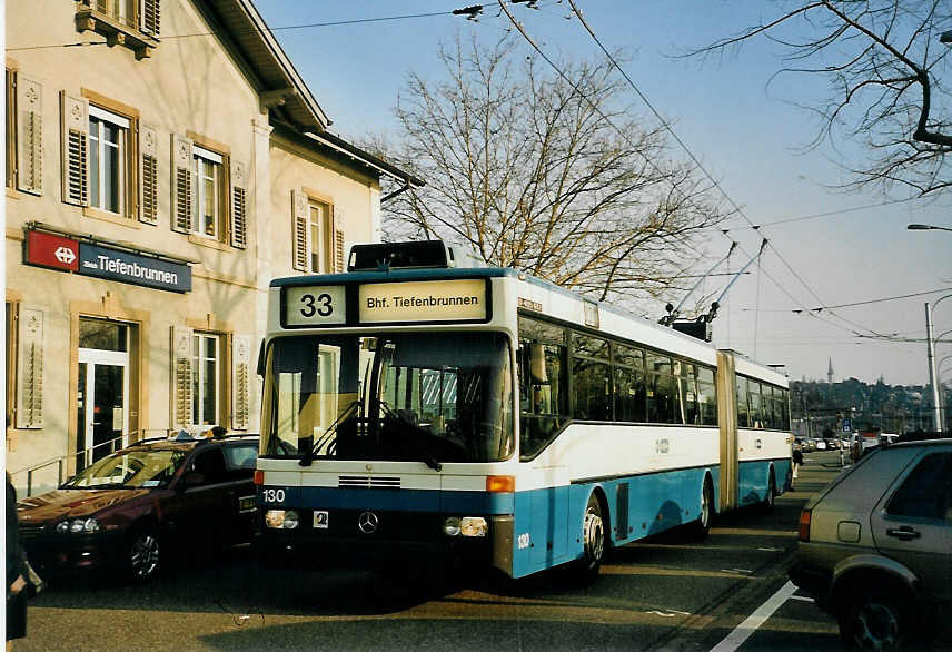 (065'623) - VBZ Zrich - Nr. 130 - Mercedes Gelenktrolleybus am 16. Februar 2004 beim Bahnhof Zrich-Tiefenbrunnen