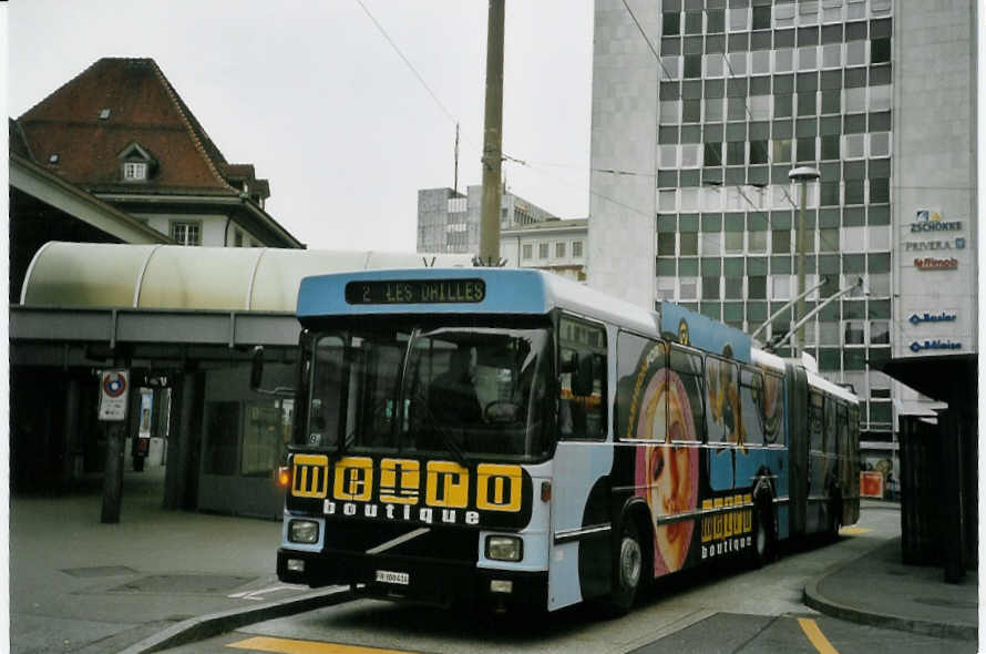 (066'111) - TPF Fribourg - Nr. 509/FR 300'414 - Volvo/Hess Gelenkduobus (ex TF Fribourg Nr. 109) am 21. Mrz 2004 beim Bahnhof Fribourg