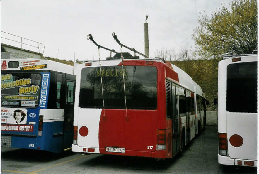 (066'125) - TPF Fribourg - Nr. 517/FR 300'397 - MAN/Hess Gelenkduobus am 21. Mrz 2004 in Fribourg, Garage