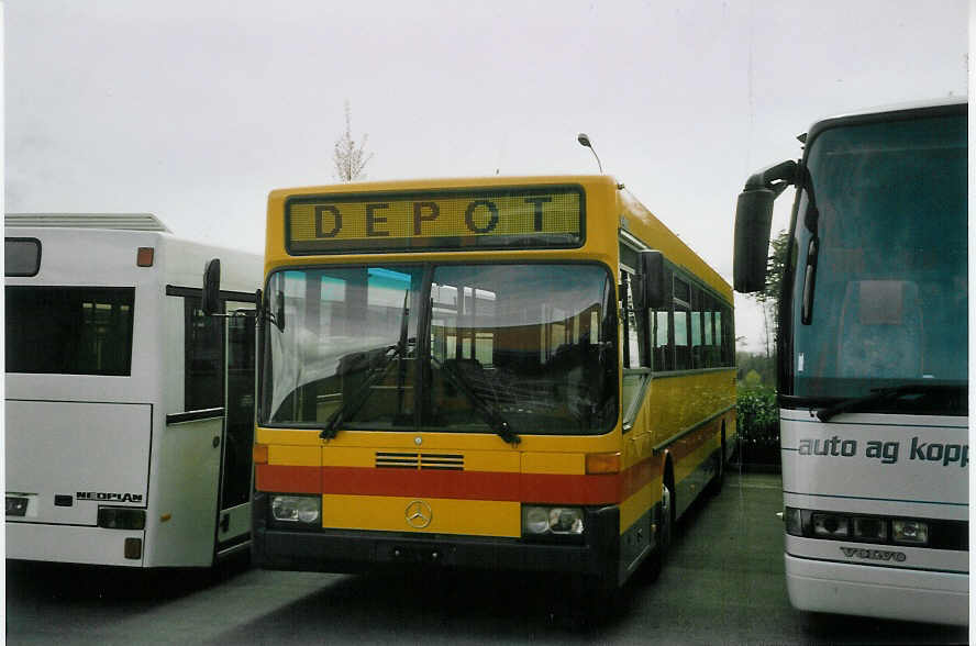 (066'603) - AAGL Liestal - Nr. 75 - Mercedes (ex Nr. 64) am 19. April 2004 in Langenthal, Calag