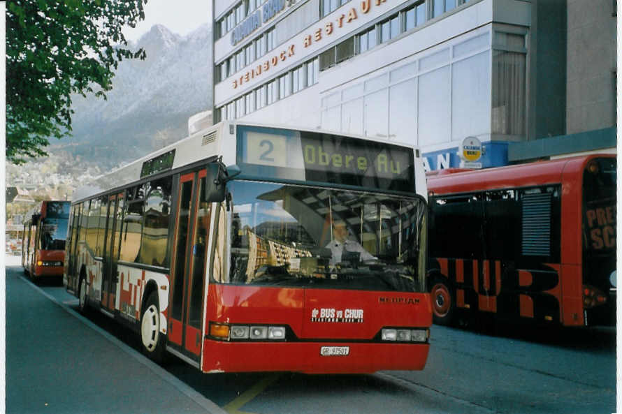 (066'622) - SBC Chur - Nr. 1/GR 97'501 - Neoplan am 20. April 2004 beim Bahnhof Chur