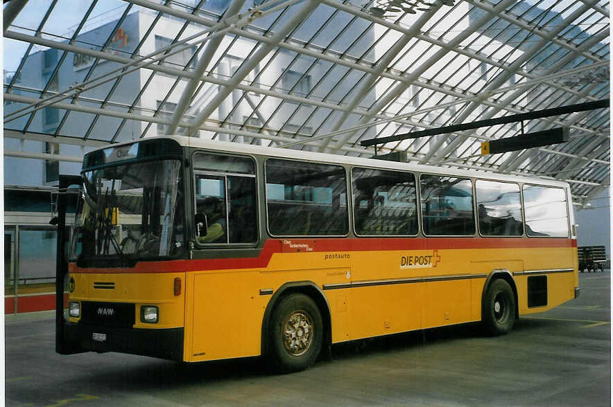 (066'736) - PostAuto Graubnden - GR 102'371 - NAW/Hess (ex P 24'428) am 20. April 2004 in Chur, Postautostation