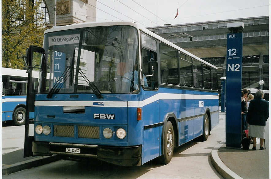 (066'928) - Bucheli, Kriens - Nr. 8/LU 15'539 - FBW/FHS am 22. April 2004 beim Bahnhof Luzern