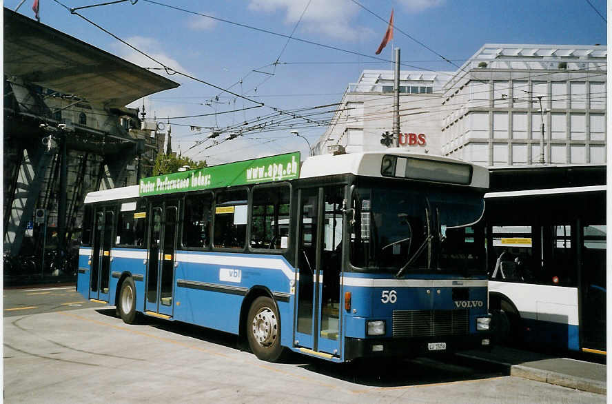 (067'717) - VBL Luzern - Nr. 56/LU 15'056 - Volvo/Hess am 23. Mai 2004 beim Bahnhof Luzern