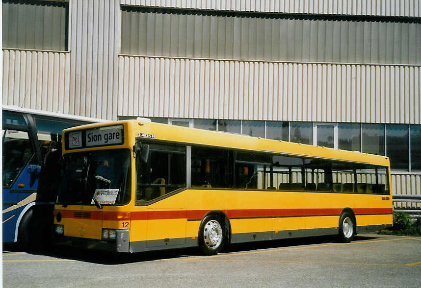 (068'030) - Lathion, Sion - Nr. 12 - Mercedes (ex AAGL Liestal Nr. 21) am 29. Mai 2004 in Biel, Rattinbus