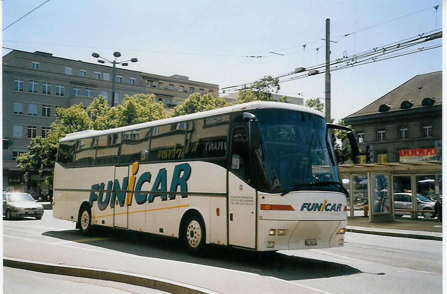 (068'035) - Funi-Car, Biel - Nr. 12/BE 386'012 - Bova am 29. Mai 2004 beim Bahnhof Biel