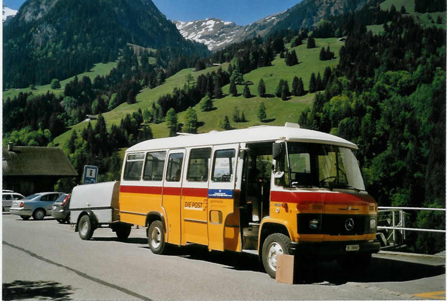 (068'206) - Portenier, Adelboden - Nr. 9/BE 26'860 - Mercedes (ex Geiger, Adelboden Nr. 9) am 7. Juni 2004 in Kiental, Post