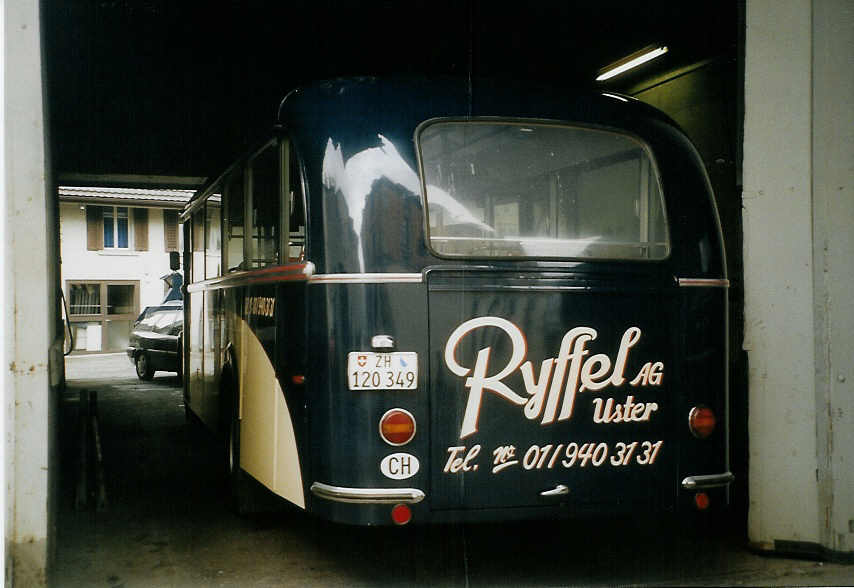 (068'434) - Ryffel, Uster - Nr. 38/ZH 120'349 - Saurer/R&J am 19. Juni 2004 in Uster, Garage