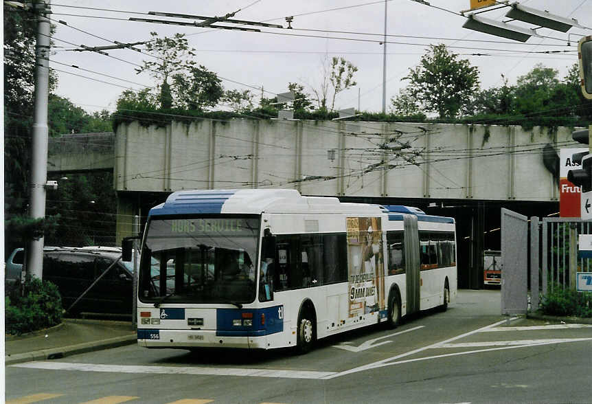 (069'016) - TL Lausanne - Nr. 556/VD 1652 - Van Hool am 8. Juli 2004 in Lausanne, Dpt Borde