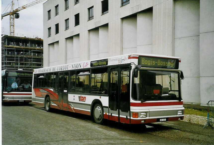 (069'208) - TPN Nyon - VD 1153 - MAN am 8. Juli 2004 beim Bahnhof Nyon