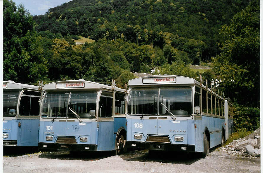 (069'516) - VBL Luzern - Nr. 101 + 108 - Volvo/Hess am 17. Juli 2004 in Nfels