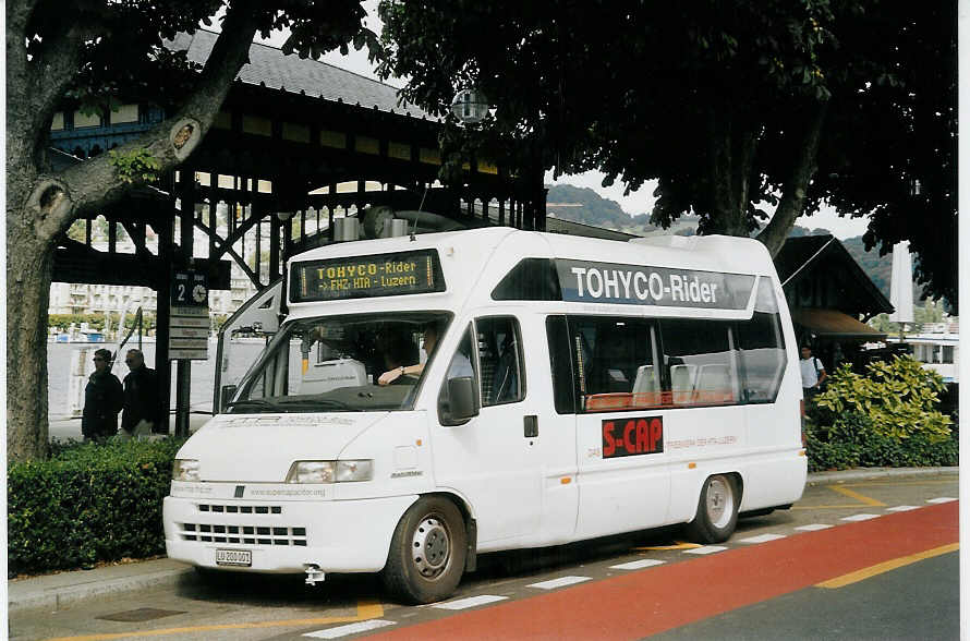 (070'211) - Hrri, Horw - LU 200'001 - Fiat am 21. August 2004 beim Bahnhof Luzern