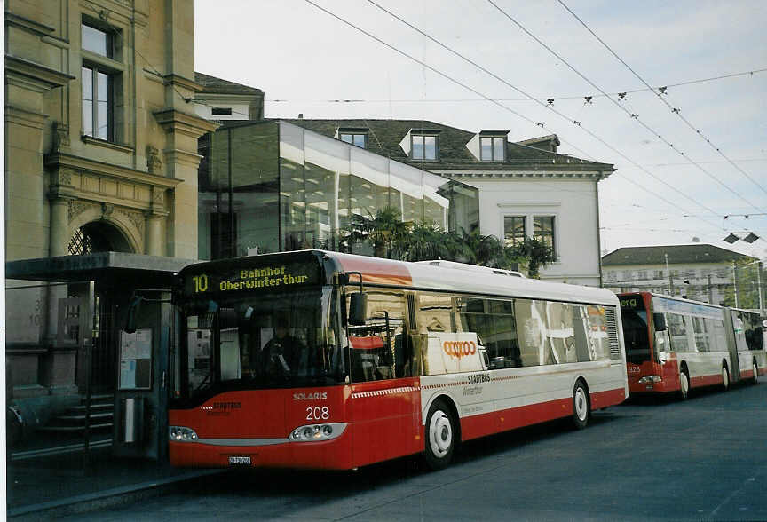 (071'424) - SW Winterthur - Nr. 208/ZH 730'208 - Solaris am 4. Oktober 2004 beim Hauptbahnhof Winterthur