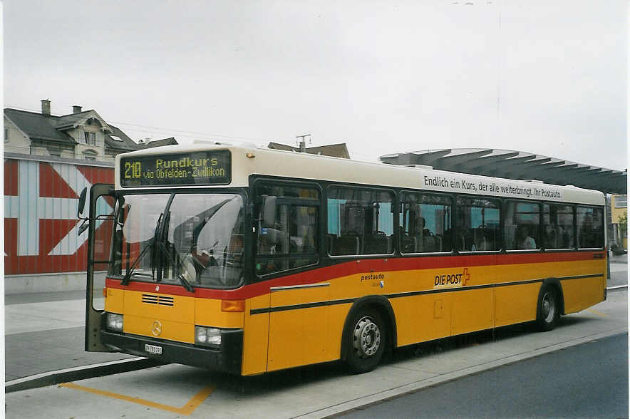 (071'901) - PostAuto Zrich - Nr. 43/ZH 781'191 - Mercedes/R&J (ex P 25'343) am 9. Oktober 2004 beim Bahnhof Affoltern