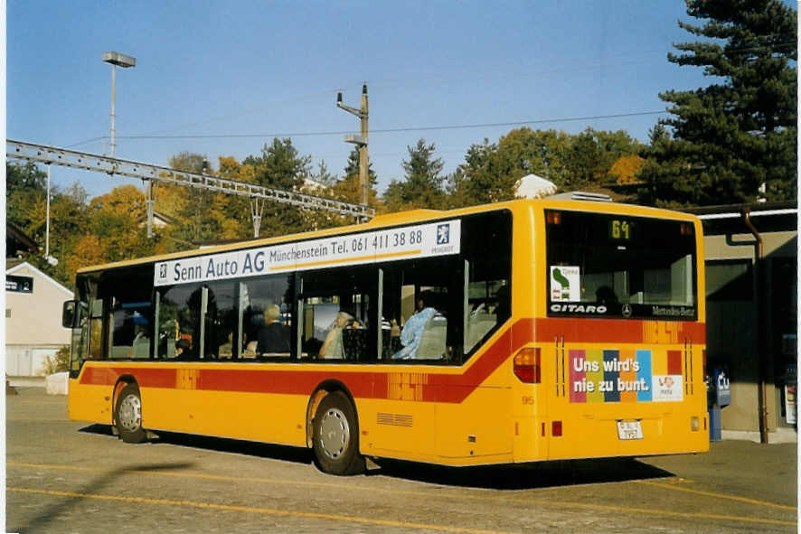 (072'325) - BLT Oberwil - Nr. 95/BL 7957 - Mercedes am 24. Oktober 2004 beim Bahnhof Dornach-Arlesheim