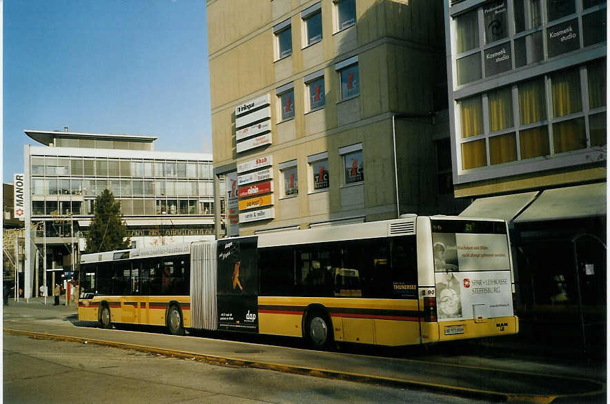 (072'625) - STI Thun - Nr. 90/BE 572'090 - MAN am 15. November 2004 beim Bahnhof Thun