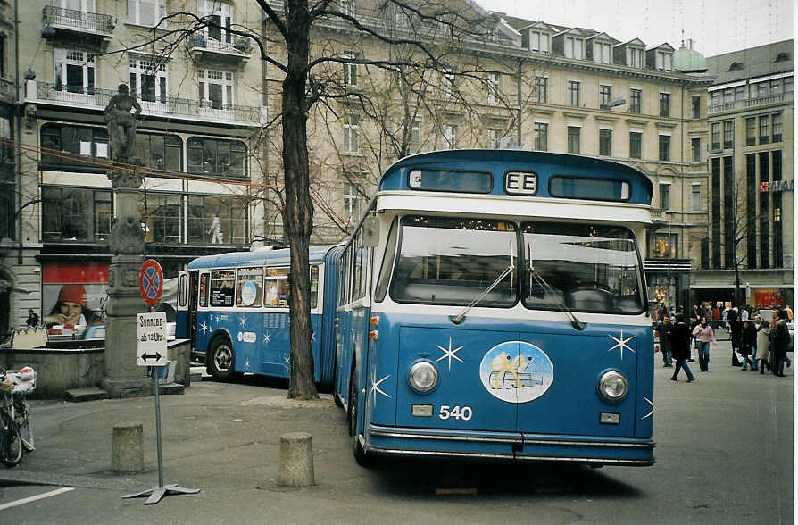 (073'004) - VBZ Zrich - Nr. 540 - Saurer/Saurer Pcklibus am 11. Dezember 2004 in Zrich, Bahnhofstrasse