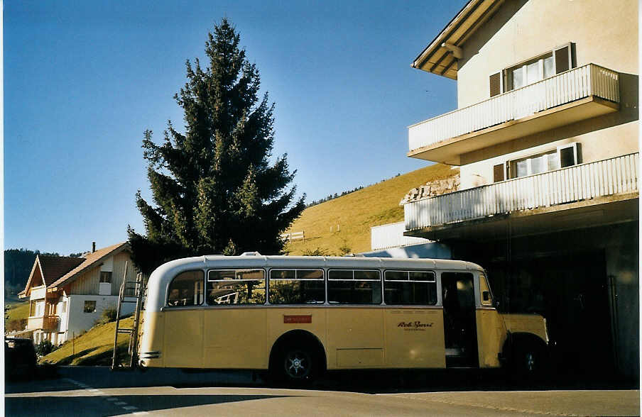 (073'018) - Burri, Teuffenthal - BE 178 U - Saurer/R&J am 12. Dezember 2004 in Teuffenthal, alte Garage