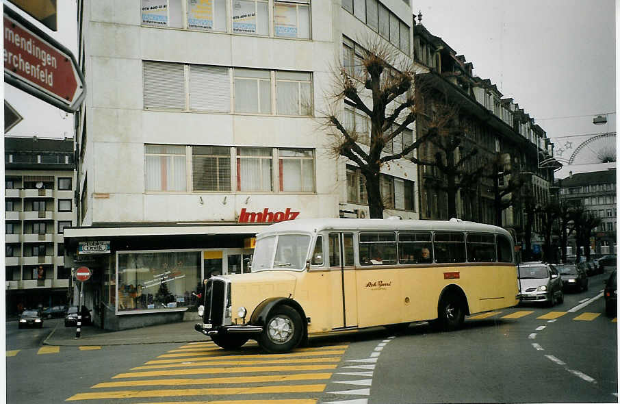 (073'115) - Burri, Teuffenthal - BE 178 U - Saurer/R&J am 12. Dezember 2004 beim Bahnhof Thun