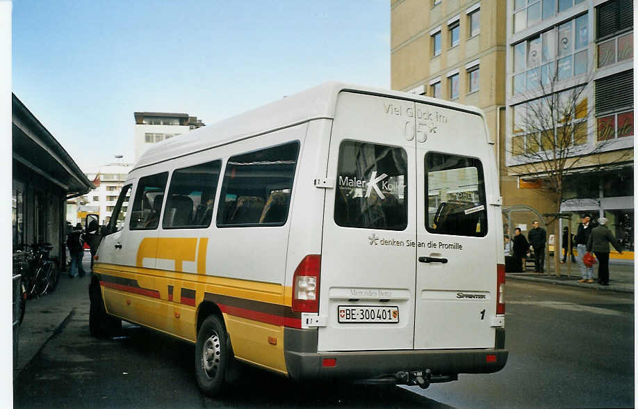 (073'302) - STI Thun - Nr. 1/BE 300'401 - Mercedes am 18. Dezember 2004 beim Bahnhof Thun