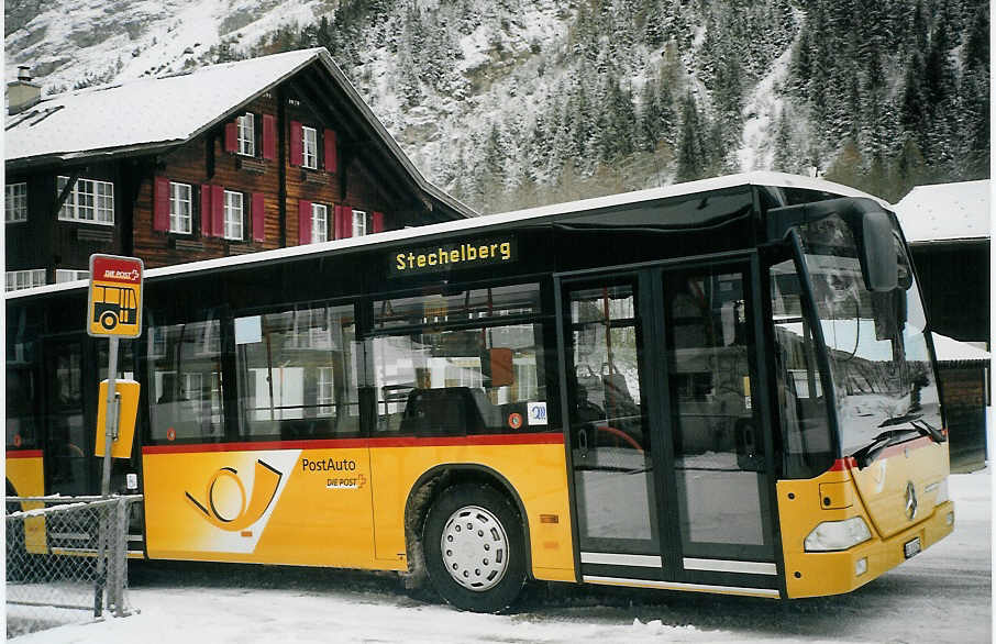 (073'314) - Schmocker, Stechelberg - Nr. 3/BE 203'025 - Mercedes am 18. Dezember 2004 in Stechelberg, Post (Teilaufnahme)