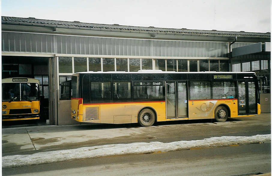 (073'407) - Burri, Teuffenthal - BE 60'582 - Van Hool am 25. Dezember 2004 in Teuffenthal, Garage