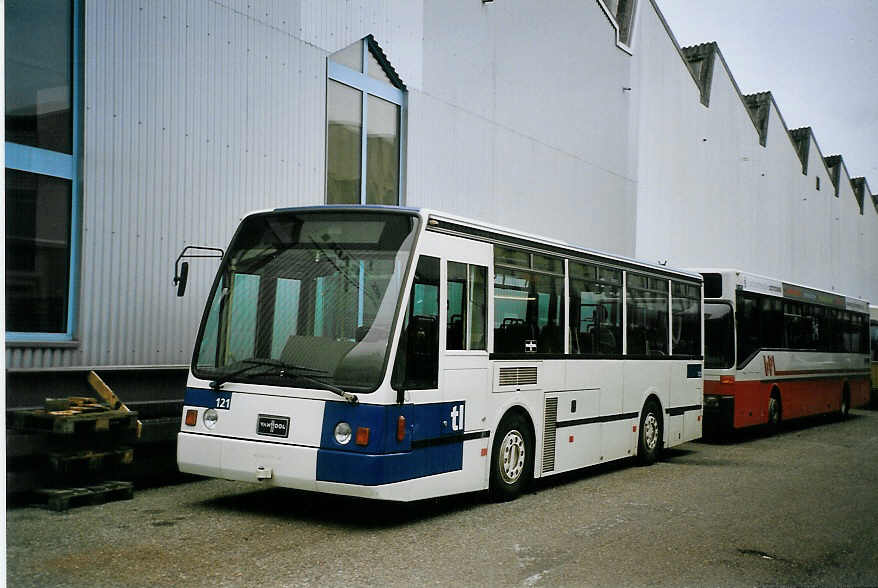 (074'021) - TL Lausanne - Nr. 121 - Van Hool am 16. Januar 2005 in Biel, BTR