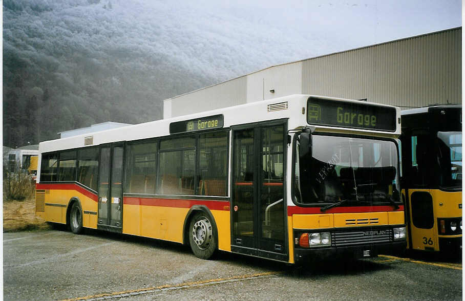 (074'030) - Engeloch, Riggisberg - Nr. 8 - Neoplan (ex Nr. 5) am 16. Januar 2005 in Biel, Rattinbus