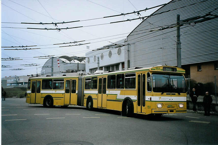 (074'214) - TN Neuchtel - Nr. 151 - FBW/Hess Gelenktrolleybus (ex Nr. 51) am 16. Januar 2005 in Marin, Dpt