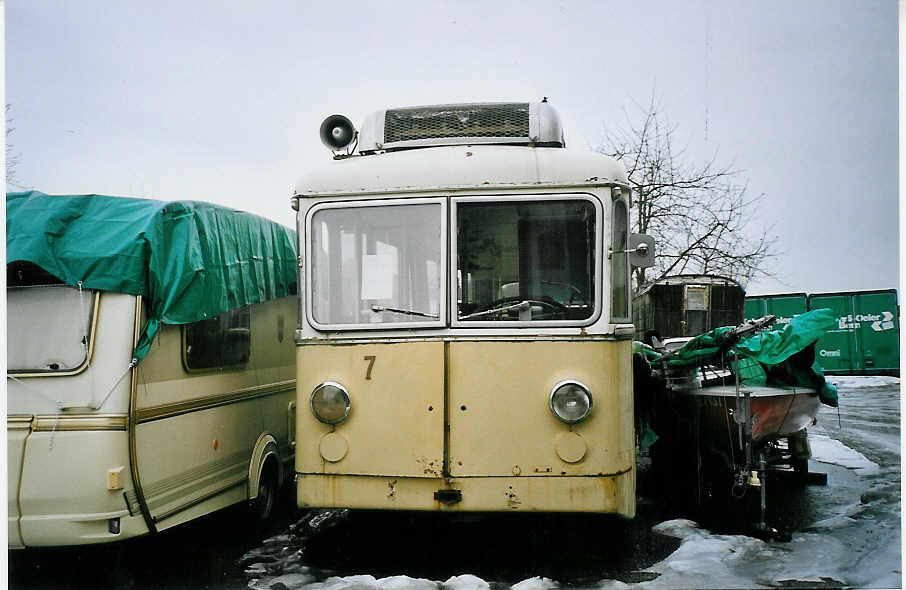 (074'723) - STI Thun - Nr. 7 - Berna/Gangloff Trolleybus am 12. Februar 2005 in Niederscherli