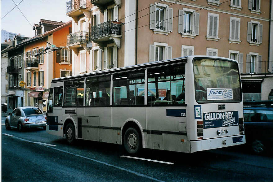 (075'105) - TL Lausanne - Nr. 136/VD 1605 - Van Hool am 24. Februar 2005 in Lausanne, Vieux Moulin