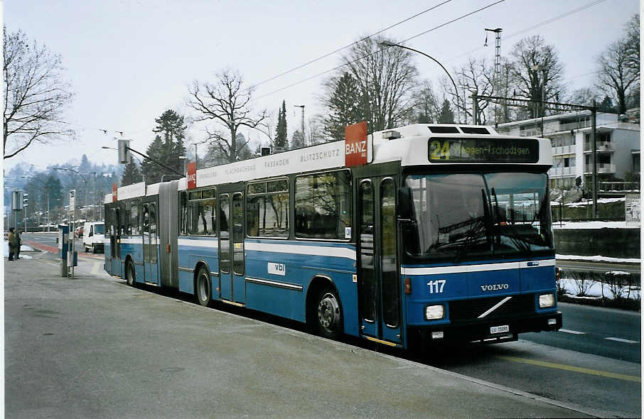 (075'319) - VBL Luzern - Nr. 117/LU 15'091 - Volvo/Hess am 25. Februar 2005 in Luzern, Verkehrshaus